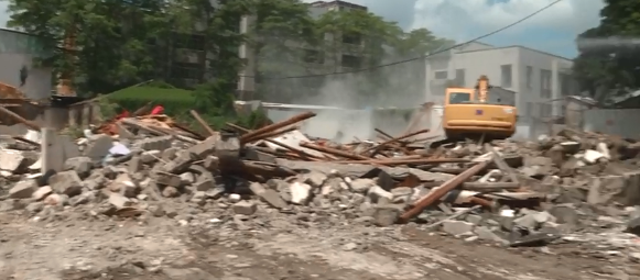 澄海区强力整治违规建筑 拆除7.336亩违规建筑物，涉及29户