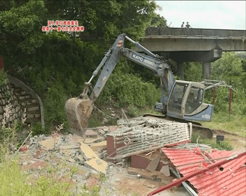 揭西某镇依法强制拆除3处河湖违规建筑，坚决守护水域生态环境